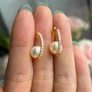 14k Gold Pearl Hoop Earrings